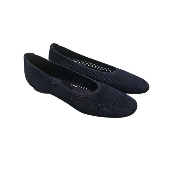 Stuart Weitzman sz 10.5 narrow navy blue suede  perforated ballet flats SH287 - Picture 1 of 5